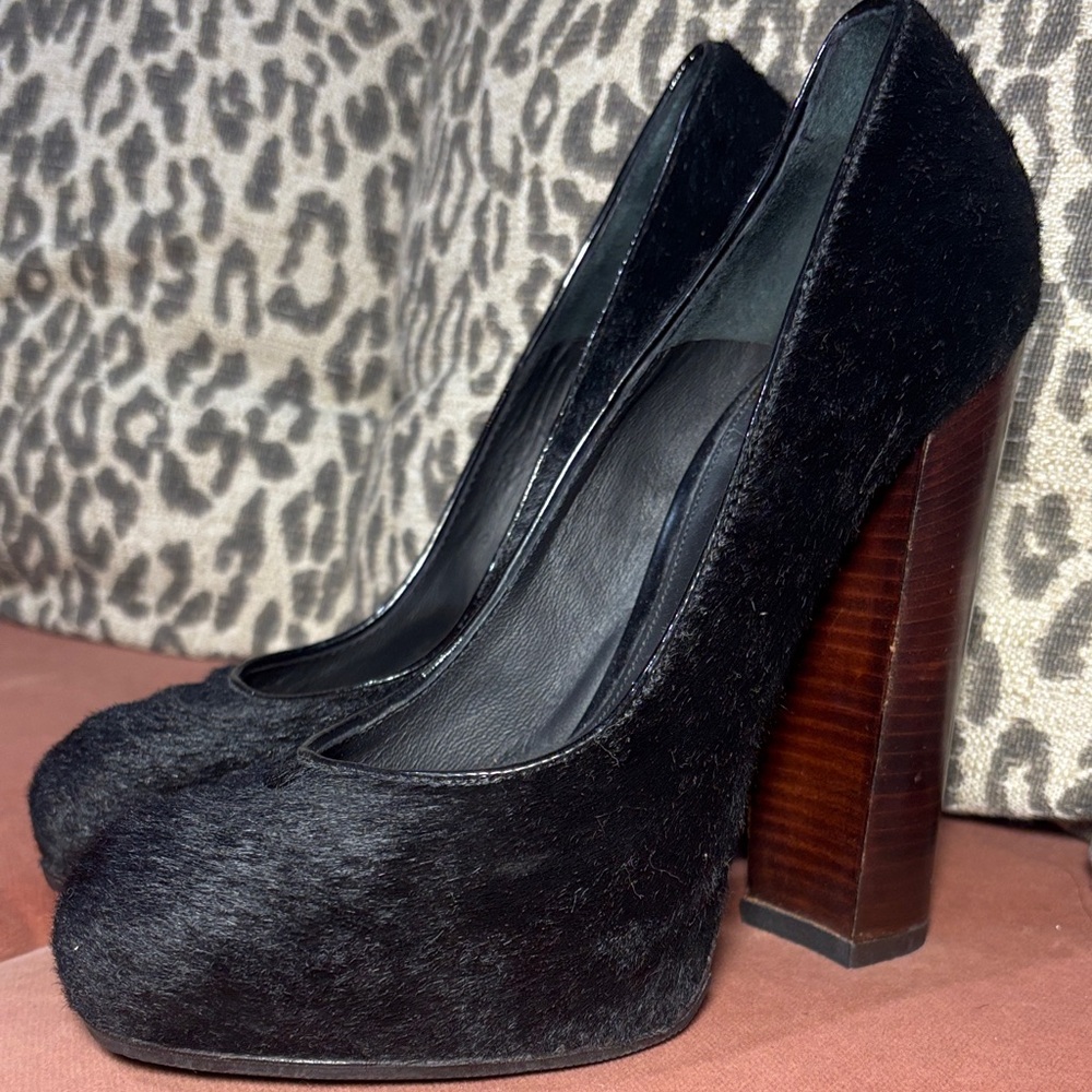 Brian Atwood pony hair/ wood high maximalist high fashion rounded toe pumps 8